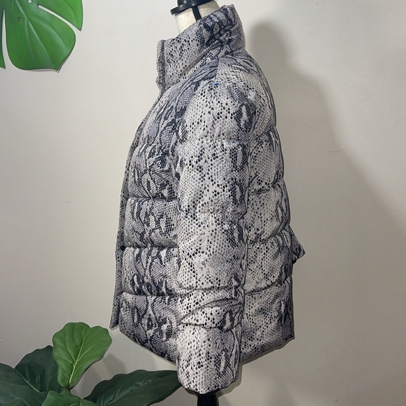 Betsey Johnson Quilted Puffer Jacket in Gray Black Python Snake Print Sz. S - Picture 7 of 13